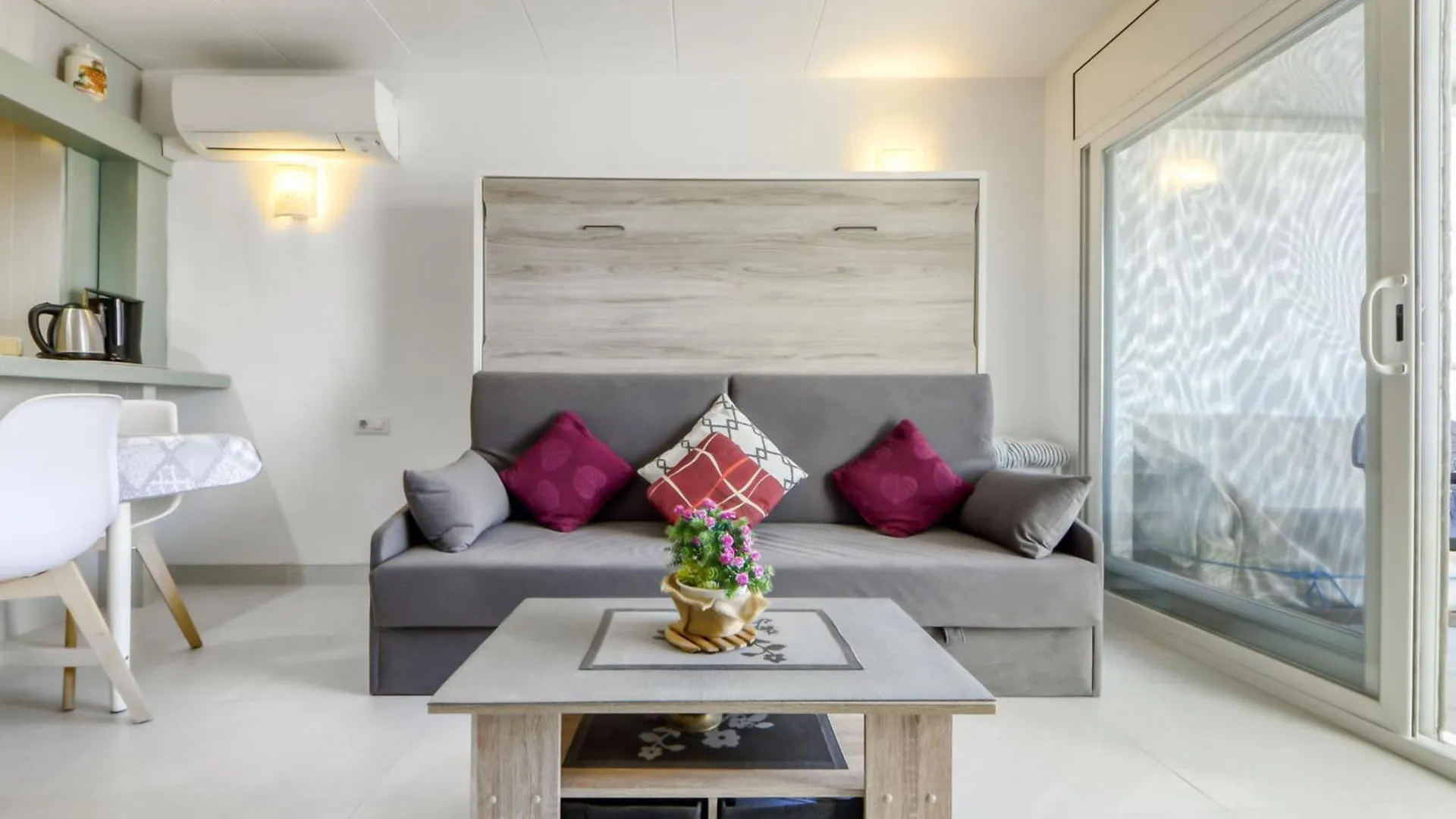 Apartment Las Palmeras By Interhome 로지즈 스페인